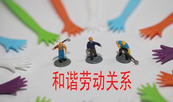 劳务派遣合同出现纠纷，劳动者的工资该由谁来负担？